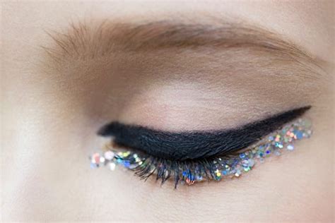 The Sequined Eyeliner From Chanel’s PFW Show Is Beyond 